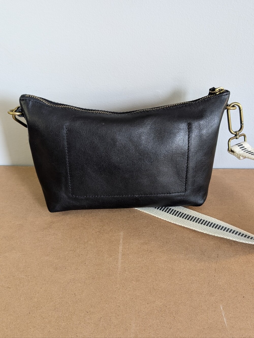 Madewell The Leather Caribiner Crossbody Sling Bag, Black Leather Purse - Picture 2 of 15